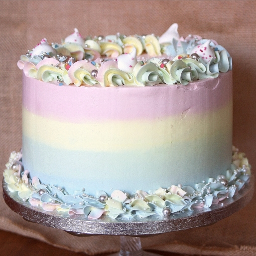 verjaardagstaart unicorn taart rainbowcake eindhoven creme